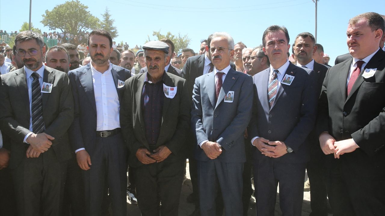 GÜNCELLEME - Şehit Piyade Sözleşmeli Er Uyanık memleketi Bitlis'te son yolculuğuna uğurlandı