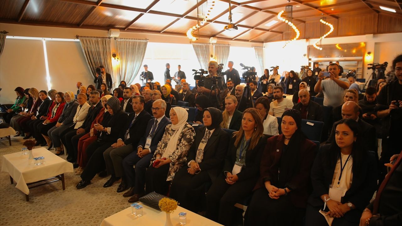 Erzurum'da 'Aile İçin Dijital Eğitim ve Psiko-Sosyal Destek Çalıştayı' düzenlendi