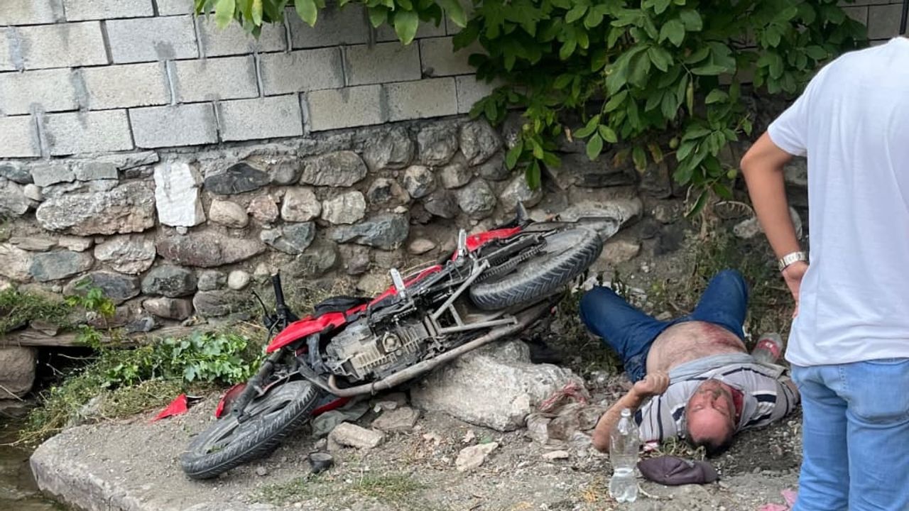 Kars'ta polisten kaçan motosikletin sürücüsü kaza yapınca yakalandı