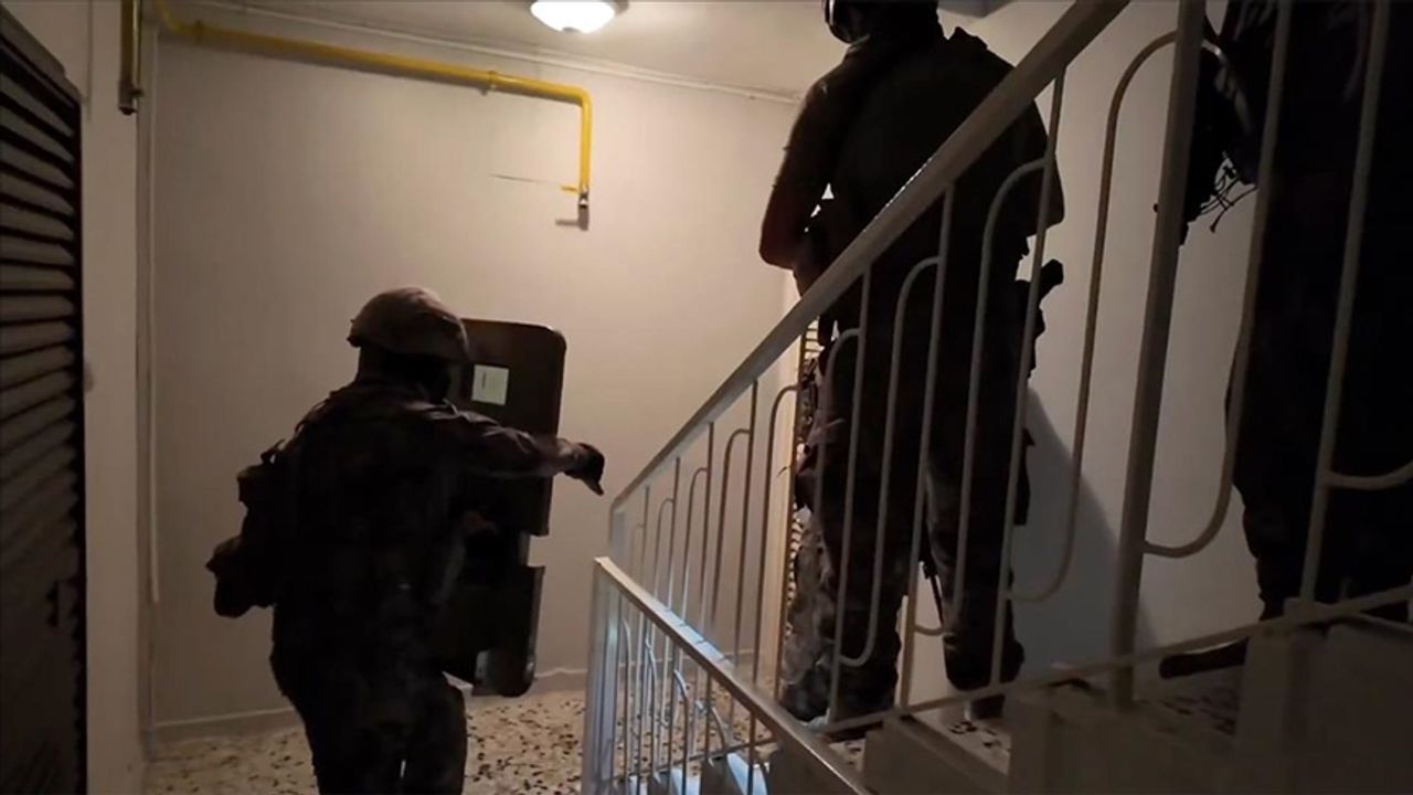 İstanbul merkezli terör örgütü MLKP operasyonunda 21 şüpheli yakalandı
