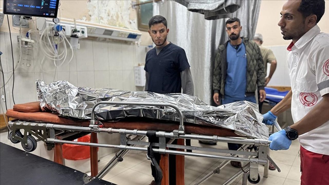 İsrail'in ateşkesi ihlal ederek Gazze'ye düzenlediği saldırılarda hayatını kaybeden Filistinlilerin sayısı 18'e yükseldi