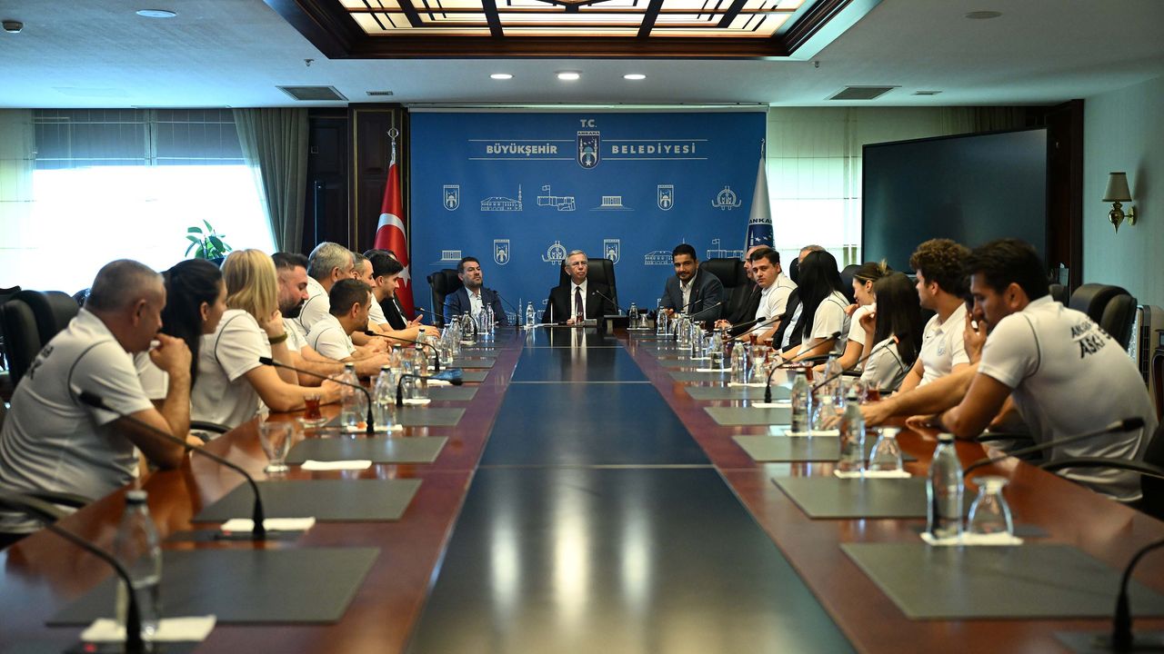 ABB Başkanı Yavaş, ASKİ Spor Kulübü sporcularıyla bir araya geldi