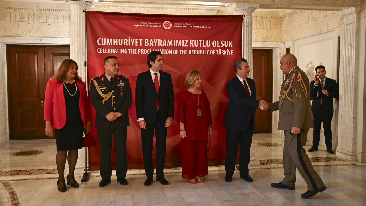 ABD'li siyasi ve askeri yetkililerle yabancı misyon temsilcileri Cumhuriyet resepsiyonunda buluştu