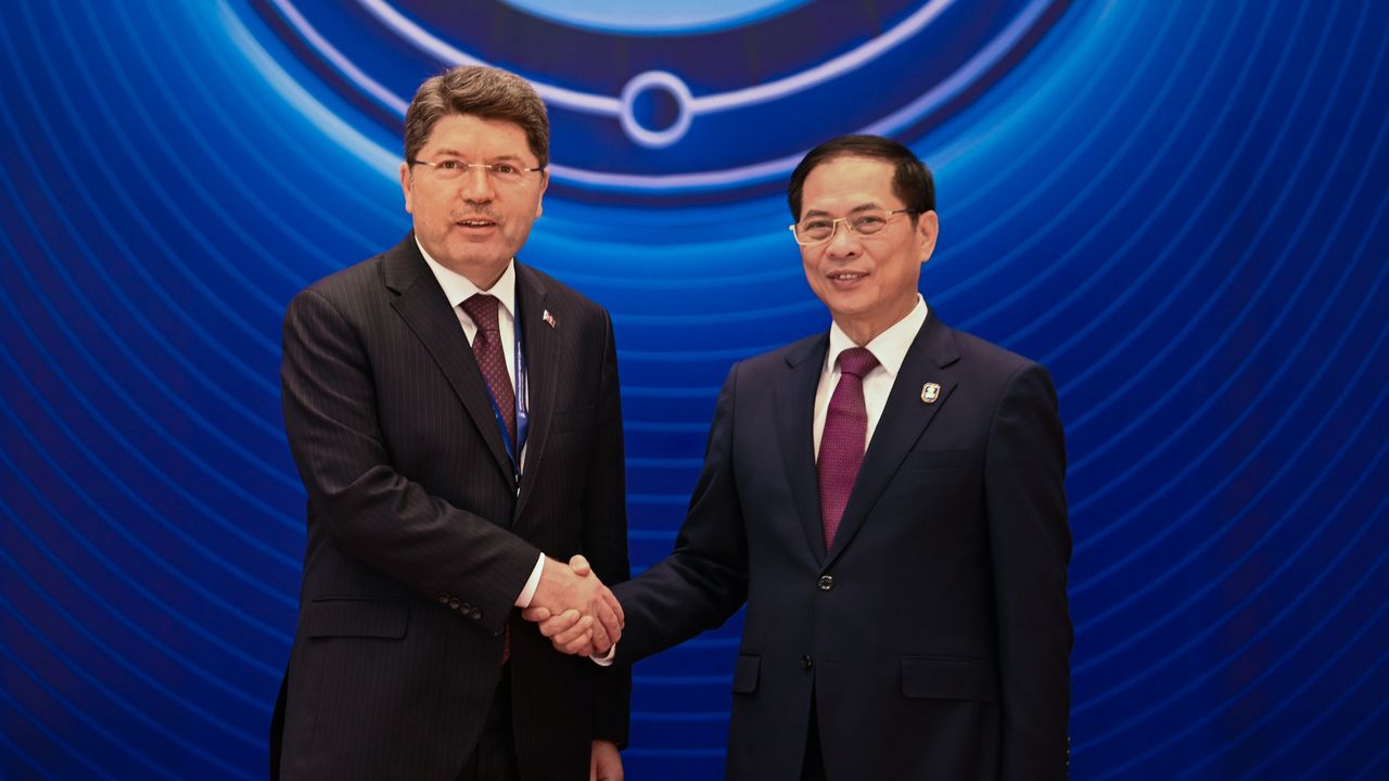 Adalet Bakanı Tunç, Vietnam'da Siber Suçlara Karşı BM Sözleşmesi imza töreninde konuştu: