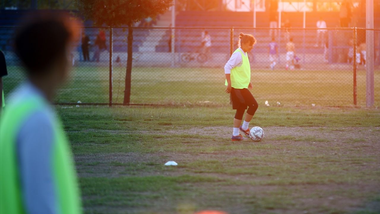 Adana temsilcisi kadın futbol takımının hedefi yeniden Süper Lig'de mücadele etmek
