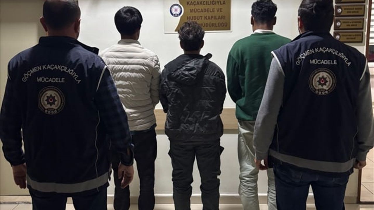 Amasya'da bir minibüste 3 düzensiz göçmen yakalandı