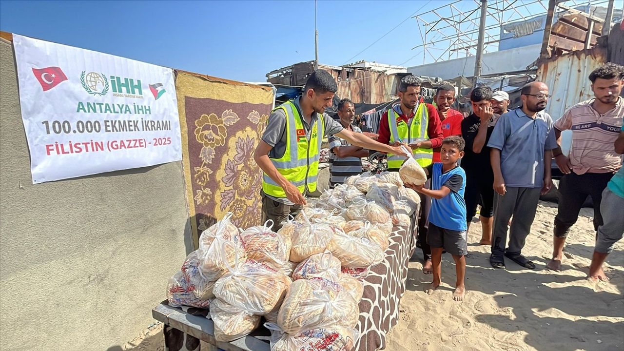Antalya İHH, Gazze'ye 100 bin ekmek desteği sağladı