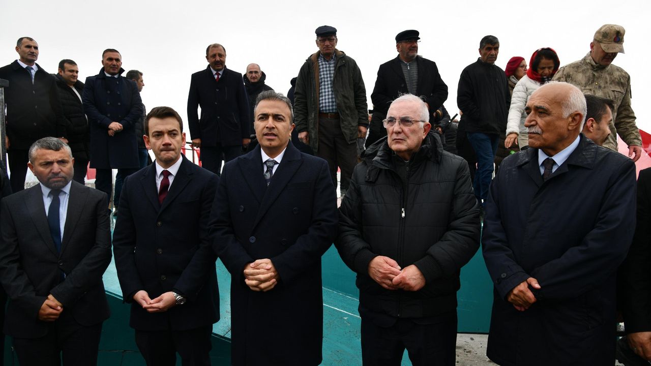 Ardahan Karaçay Kanyonu'nda yapımı tamamlanan seyir terası açıldı