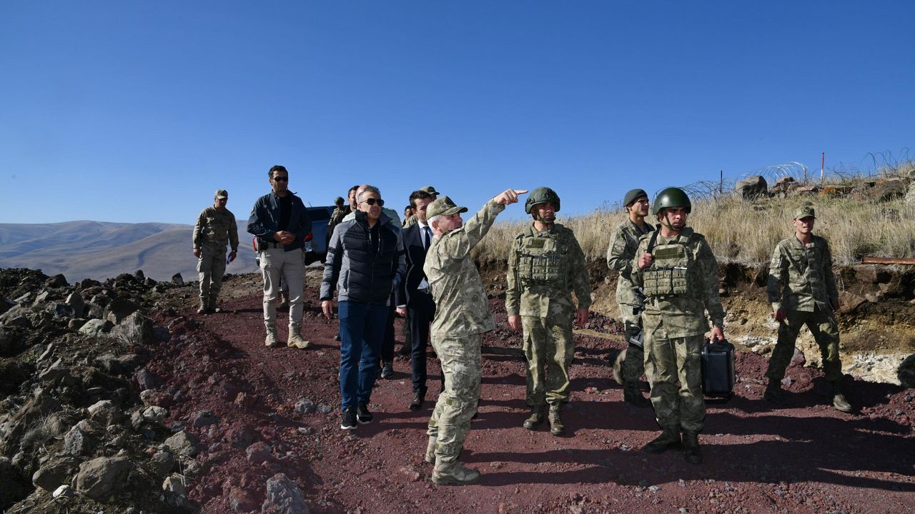 Ardahan Valisi Çiçek, Gürcistan sınır hattındaki güvenlik çalışmalarını inceledi