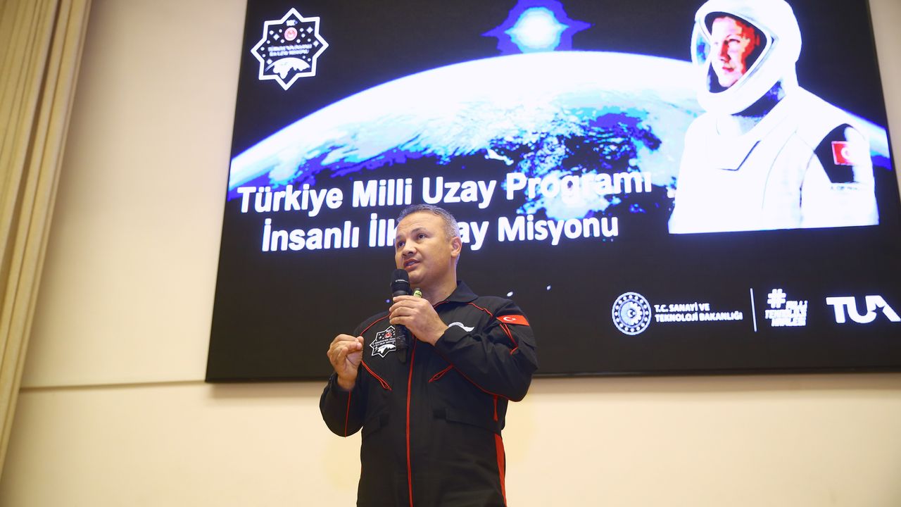 Astronot Gezeravcı, Azerbaycan'da Türkiye'nin Milli Uzay Programı'nı anlattı:
