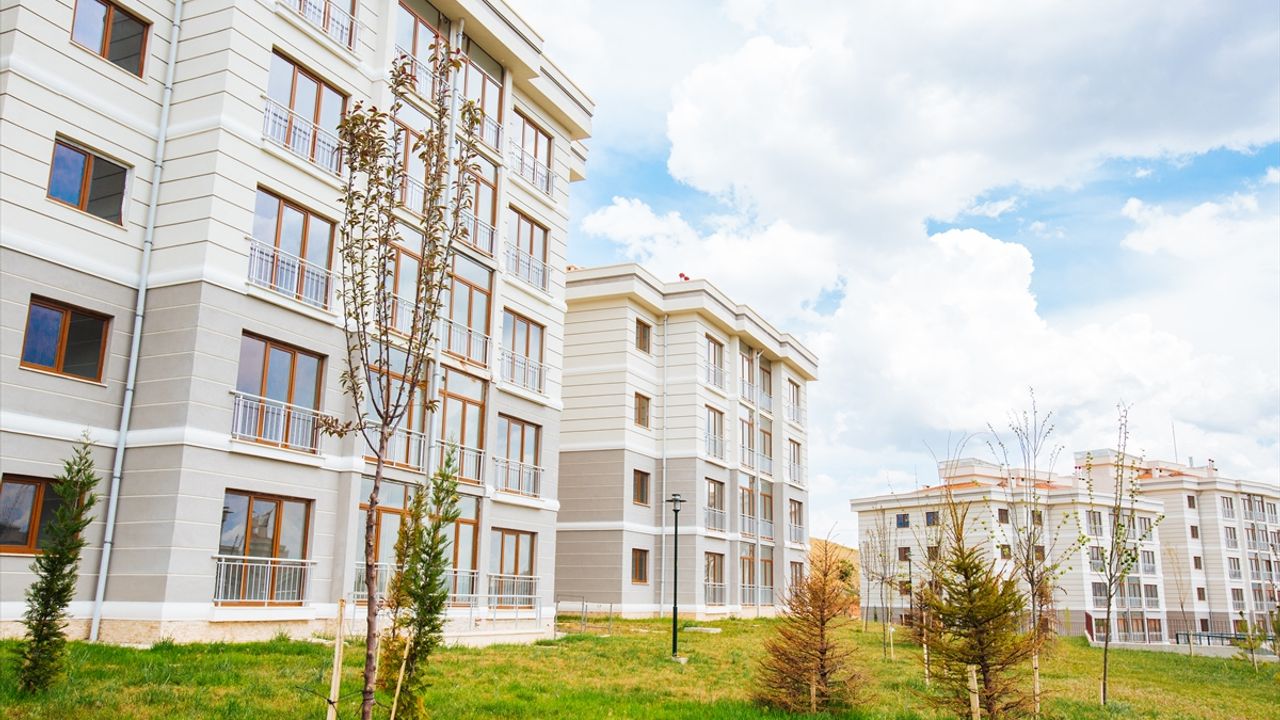 Bakan Kurum'dan, TOKİ konutlarının sağlamlığına ilişkin videolu paylaşım