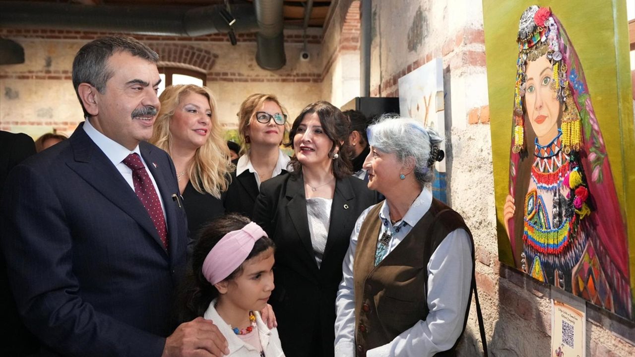 Bakan Tekin, 'Evliya Çelebi'nin İzinde' sergisi ile '3. Rami Bilim Şenliği'ni ziyaret etti: