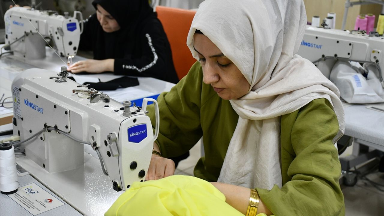 Batman'da öğrenciler tekstil atölyesinde el becerilerini geliştirip tecrübe kazanıyor