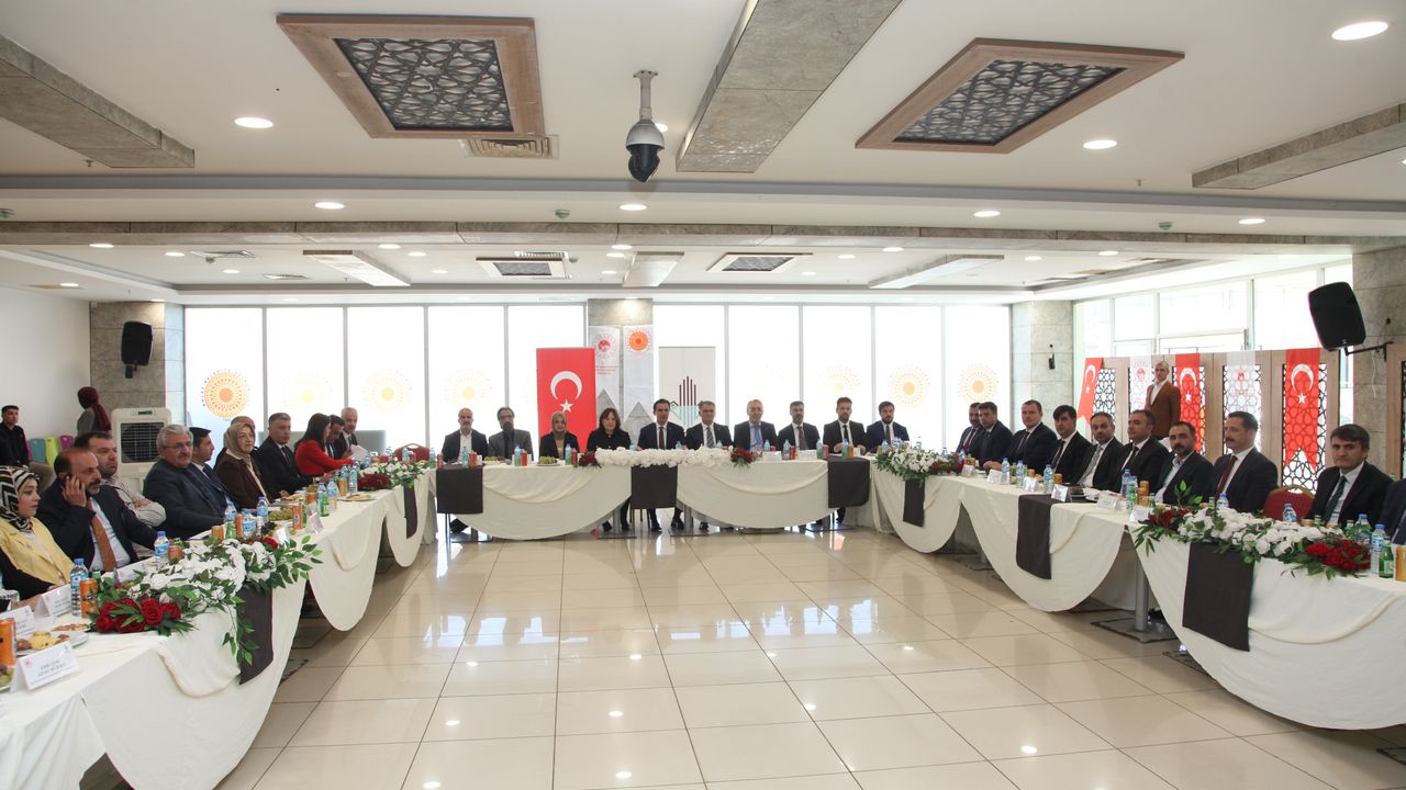 Bitlis'te 'Van Gölü Havza Koruma Eylem Planı ve Uygulama Programı Değerlendirme Toplantısı' yapıldı