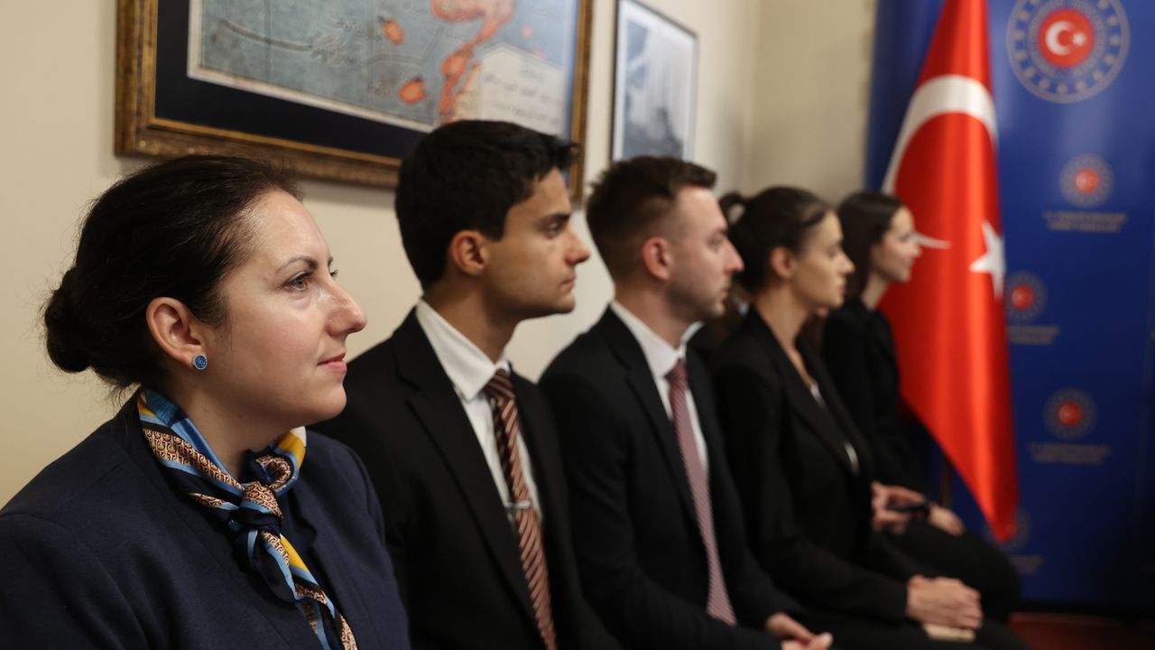 Bulgaristan'dan gelen yeni mezun diplomatlar Edirne'de ziyaretlerde bulundu