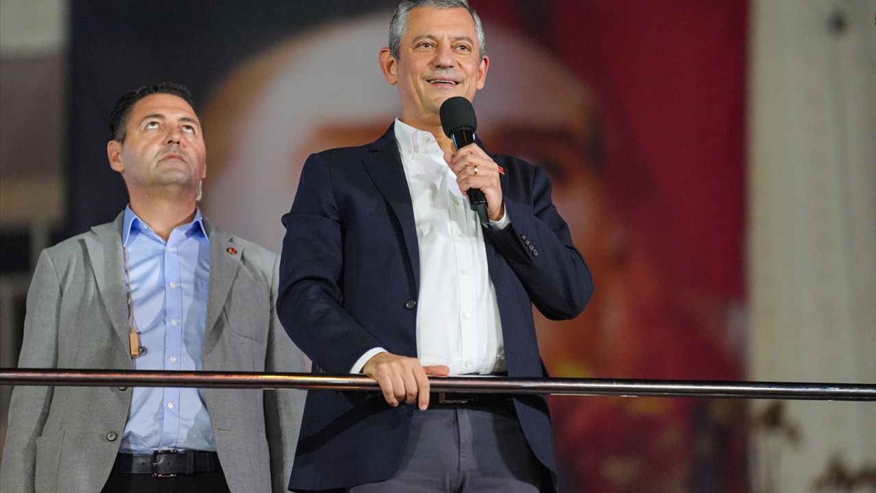 CHP Genel Başkanı Özel partisinin Esenyurt mitinginde konuştu: