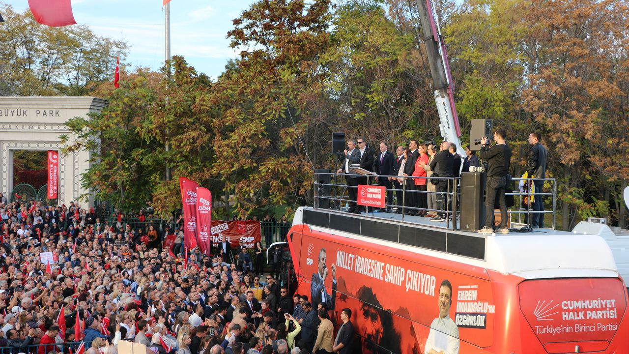 CHP Genel Başkanı Özel, partisinin Eskişehir mitinginde konuştu:
