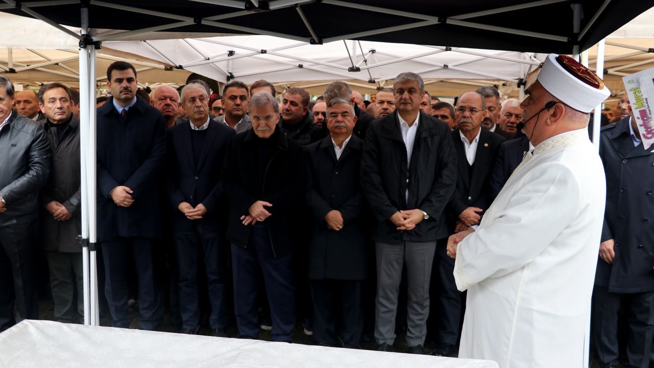 Cumhurbaşkanlığı YİK Üyesi Mehmet Ali Şahin'in babası Abdullah Şahin'in cenazesi defnedildi