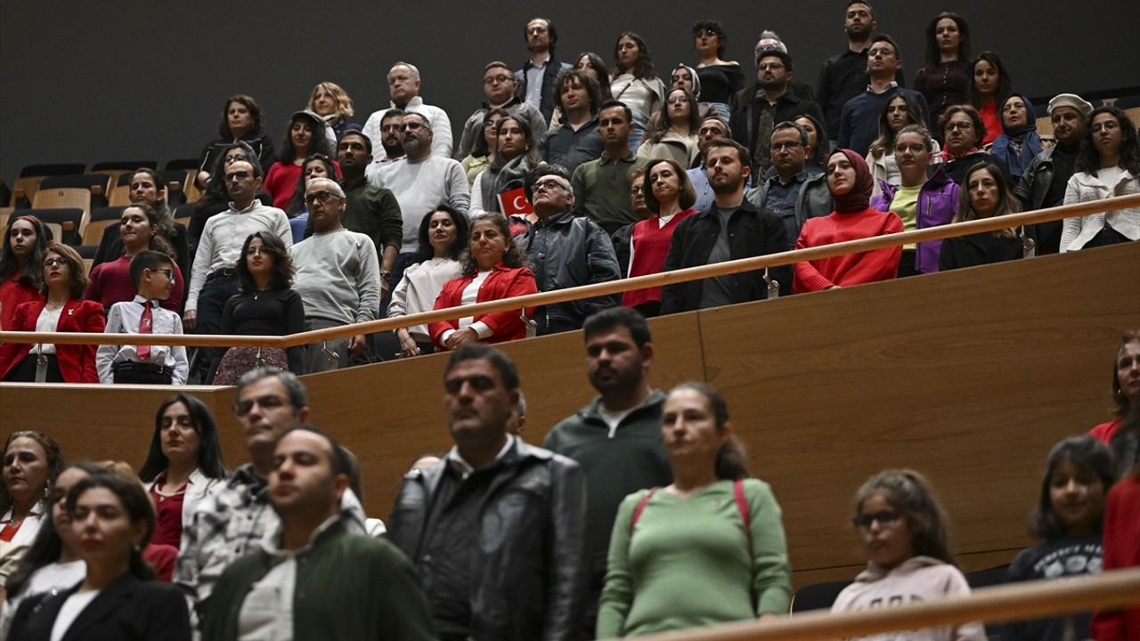 Cumhuriyet'in 102. yılına özel 'Türk Valsleri ve Cumhuriyet Şarkıları' konseri verildi