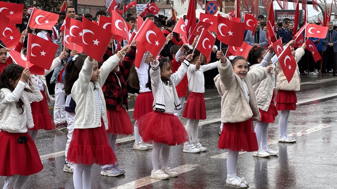 Diyarbakır, Elazığ, Şırnak ve Bingöl'de 29 Ekim Cumhuriyet Bayramı törenlerle kutlandı