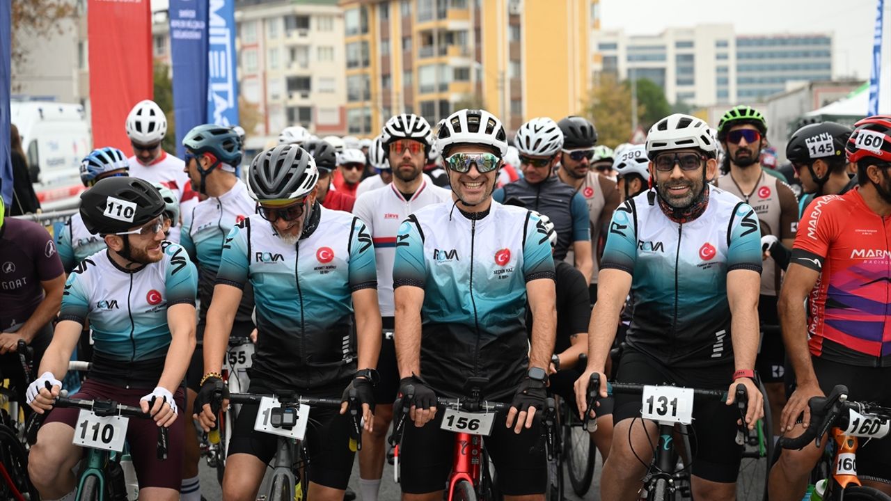 Edirne'de 16. Cumhuriyet Kupası Bisiklet Yol Yarışı düzenlendi