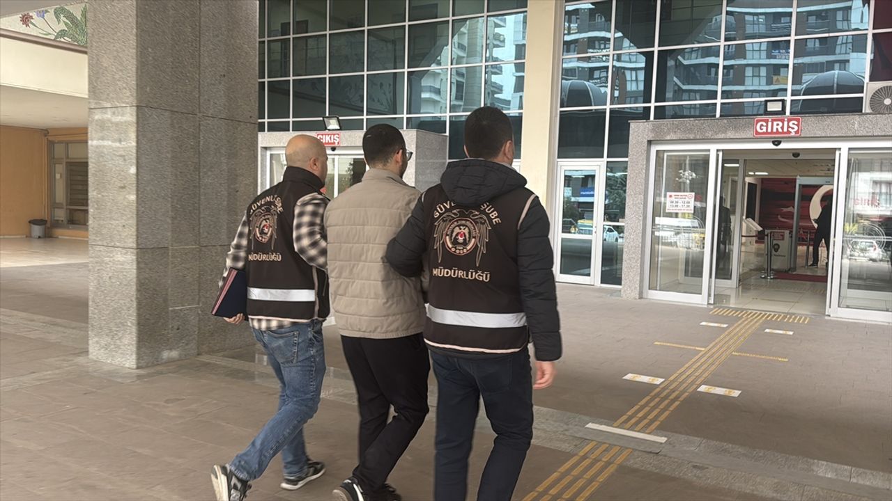 Edirne'de kostüm etkinliğine imam cübbesiyle katılan şüpheli adliyeye getirildi