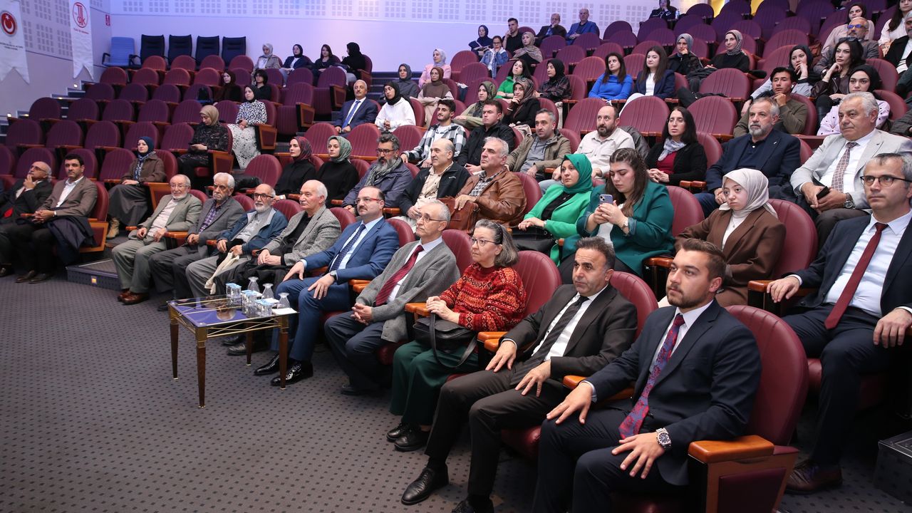 Erzurum'da 'Dile Emek Verenler: Orhan Okay' belgeselinin ilk gösterimi yapıldı