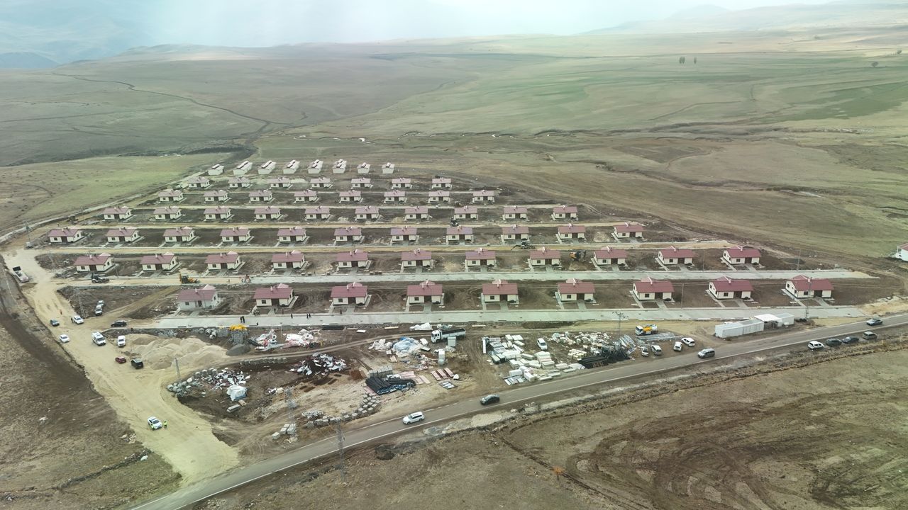 Erzurum'un Çat ilçesindeki deprem konutları büyük oranda tamamlandı