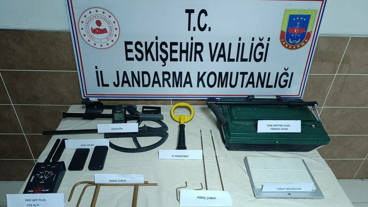 Eskişehir'de kaçak kazı yapan 5 şüpheli suçüstü yakalandı