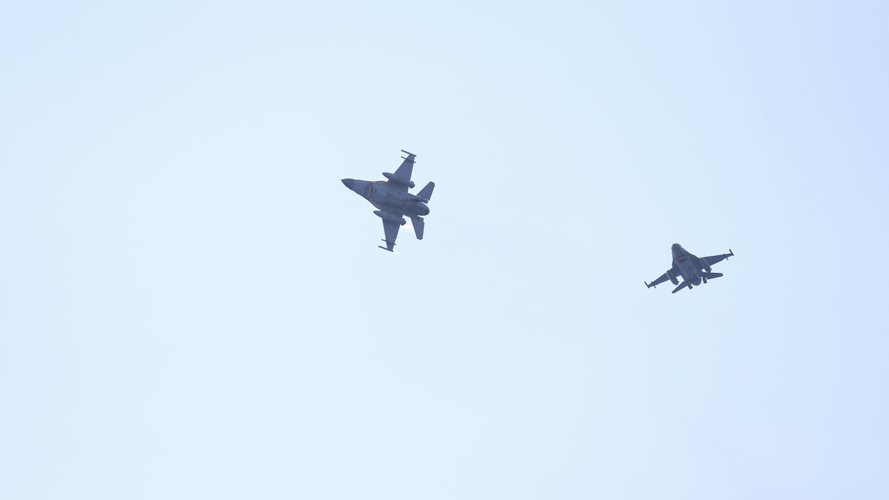 Fethiye'de F-16'lar gösteri uçuşu yaptı