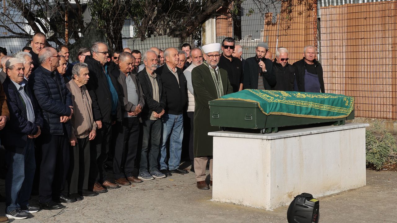 Gazeteci Mehmet Hatipoğlu, Gümülcine'de son yolculuğuna uğurlandı