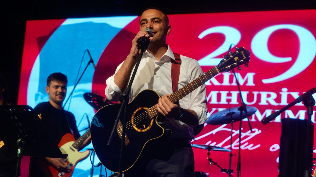 Gaziosmanpaşa'da Cumhuriyet'in 102. yılı çeşitli etkinliklerle kutlandı