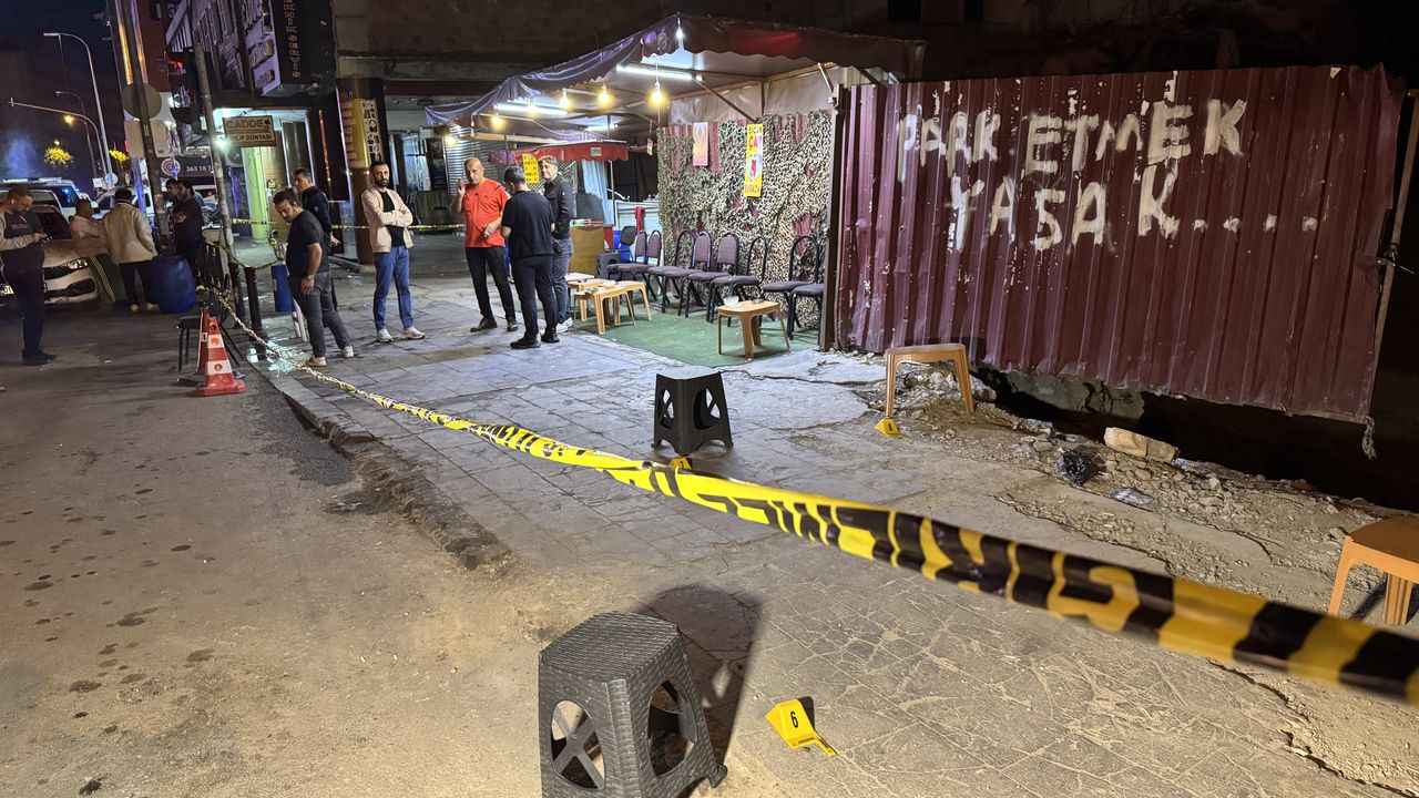 GÜNCELLEME - Adana'da çay ocağına silahlı saldırı düzenleyen şüphelilerden biri yakalandı