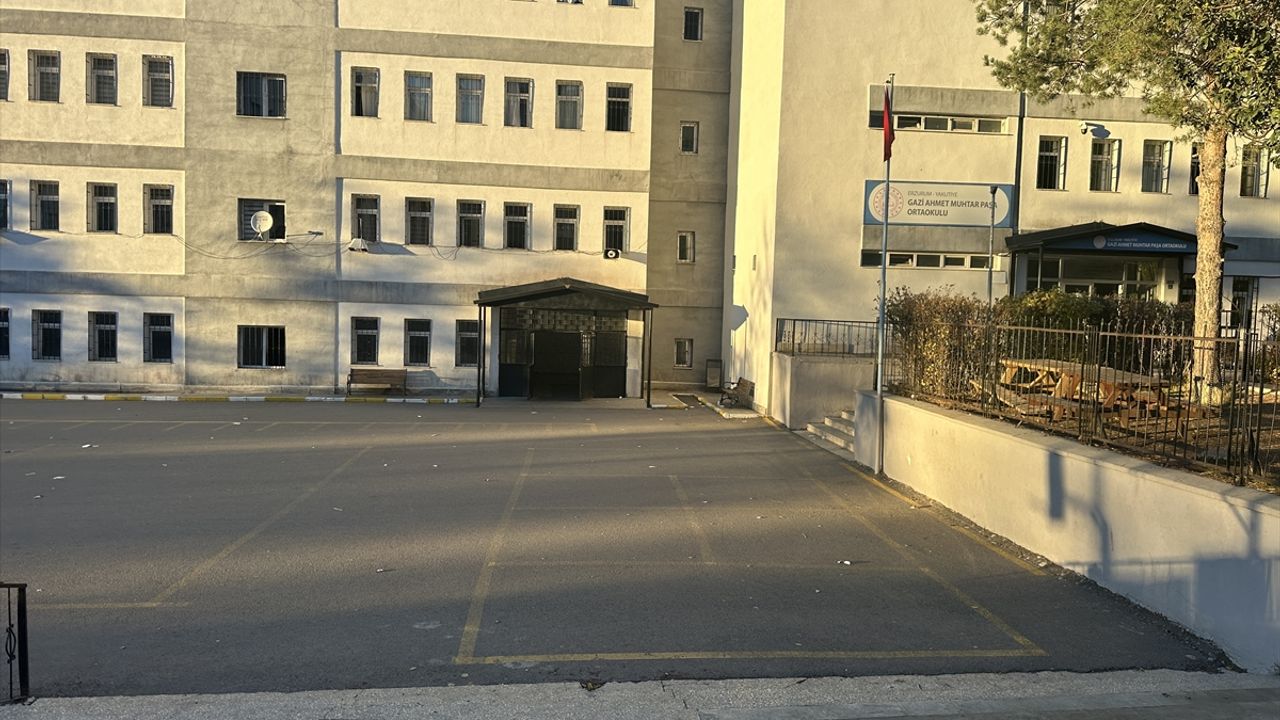 GÜNCELLEME - Erzurum'da okul çıkışı merdivenlerde oluşan yoğunlukta 21 öğrenci hafif yaralandı