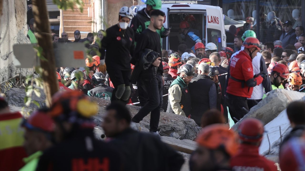 GÜNCELLEME - Kocaeli'de çöken binanın enkazında iki çocuğun cenazesine ulaşıldı