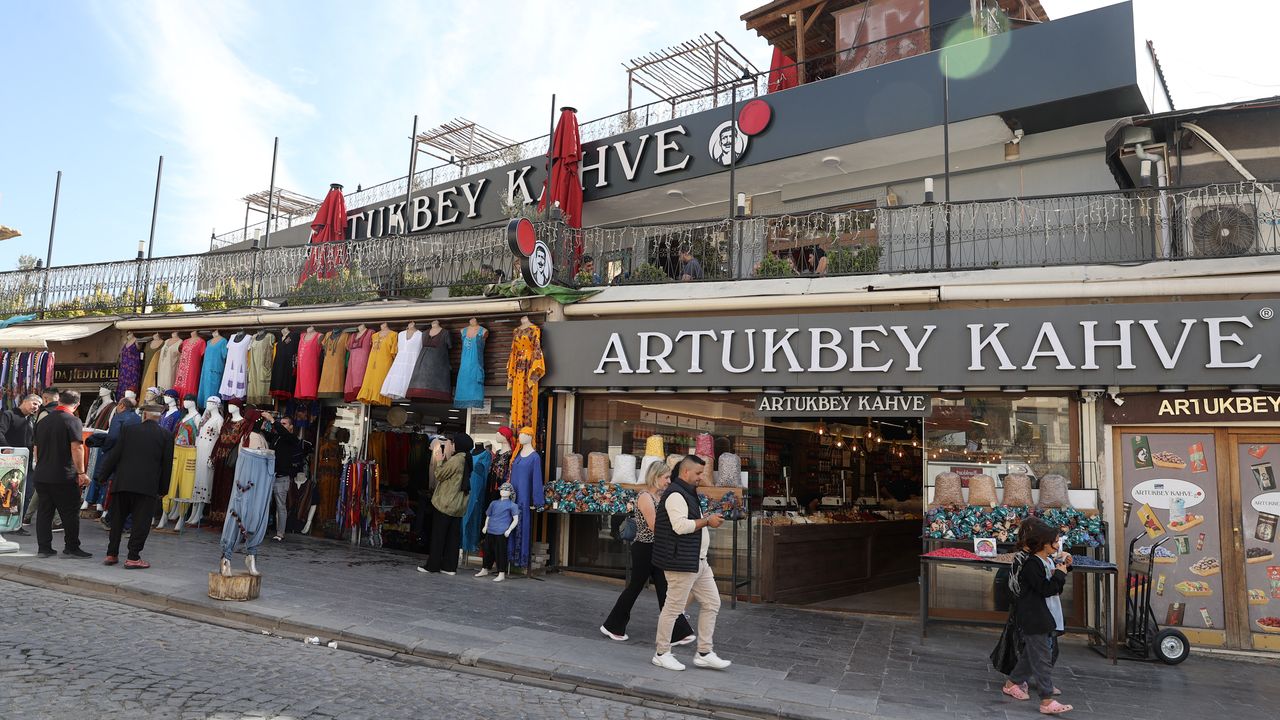 Güneydoğu'daki asırlık işletmeler, farklı lezzetleri kuşaktan kuşağa aktarıyor