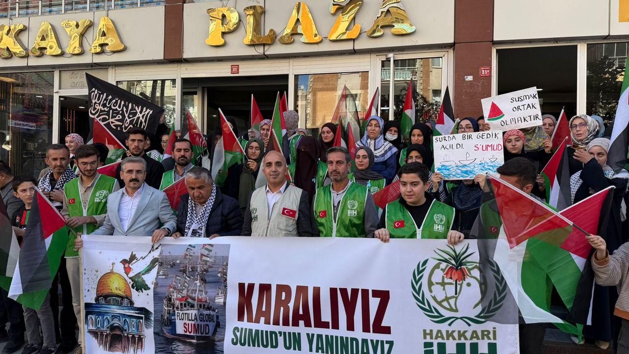 Hakkari ve Bitlis'te İsrail'in Küresel Sumud Filosu'na saldırıları protesto edildi