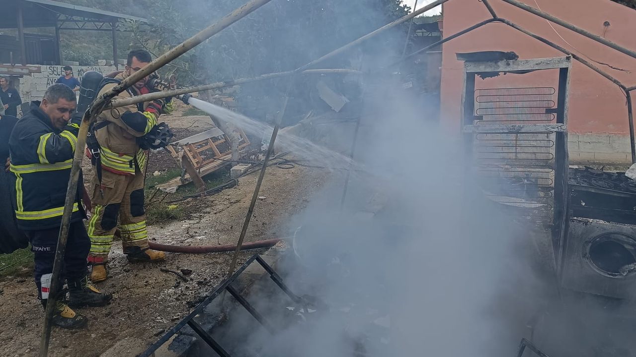 Hatay'da konteynerde çıkan yangında bir bebek öldü, annesi yaralandı