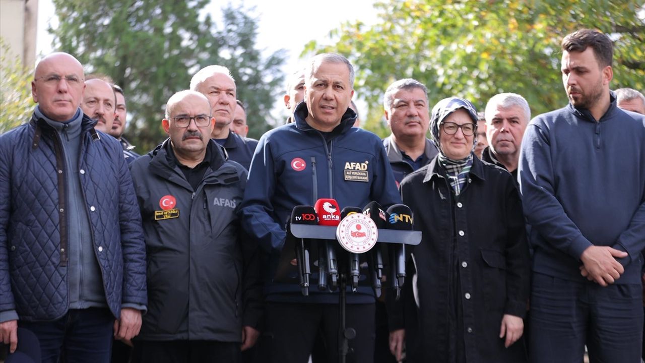 İçişleri Bakanı Yerlikaya, Sındırgı'daki depreme ilişkin açıklamalarda bulundu: