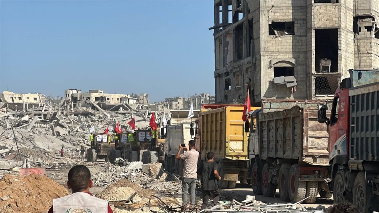 İHH, Gazze'de enkaz temizliğine devam ediyor