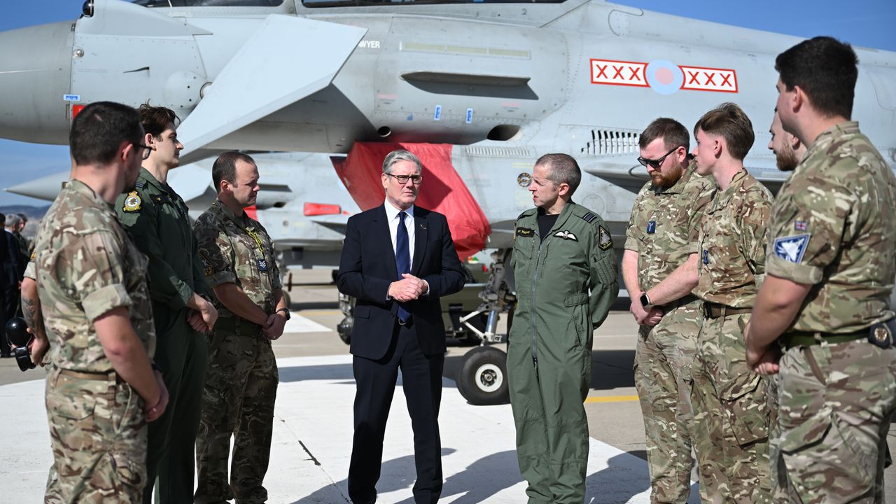 İngiltere Başbakanı Starmer, Türkiye'ye getirilen Eurofighter Typhoon uçaklarını inceledi