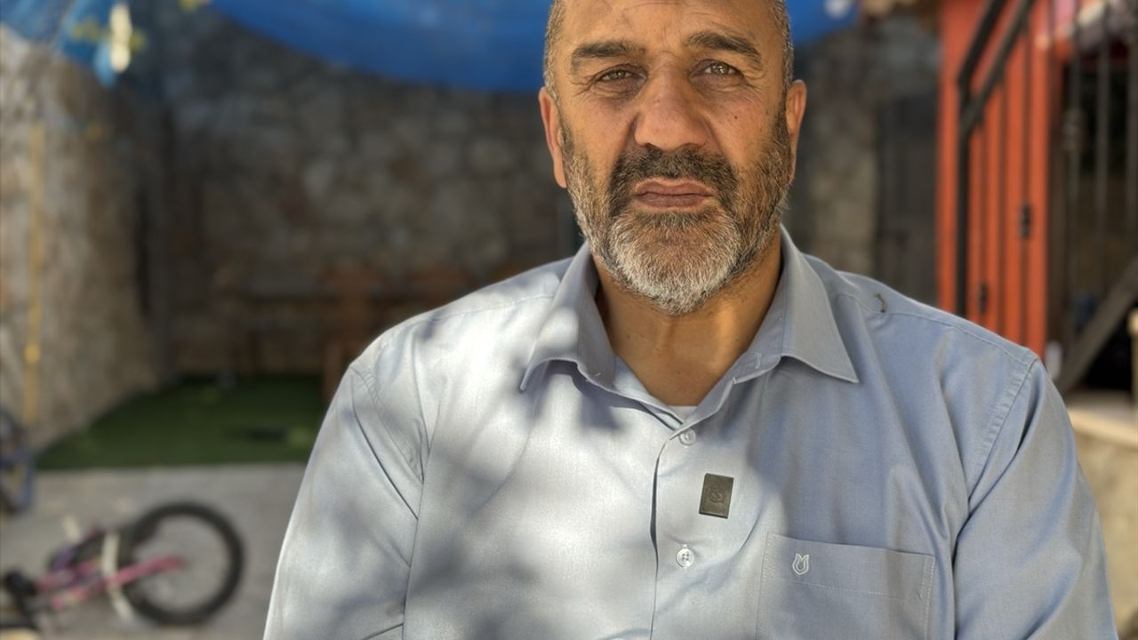İsrail barbarlığı gölgesinde zeytin hasadı; askerler 70 yaşındaki kalp hastası Filistinli kadın ile damadına saldırdı