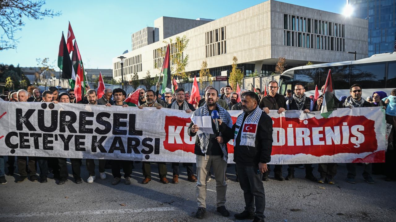 İsrail'in ateşkesi ihlal ederek Gazze'ye saldırısı ABD'nin Ankara Büyükelçiliği önünde protesto edildi