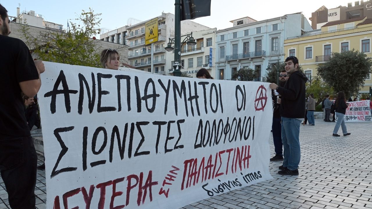 İsrailli turistleri taşıyan kruvaziyer, Yunanistan'ın Patra Limanı'nda protesto edildi