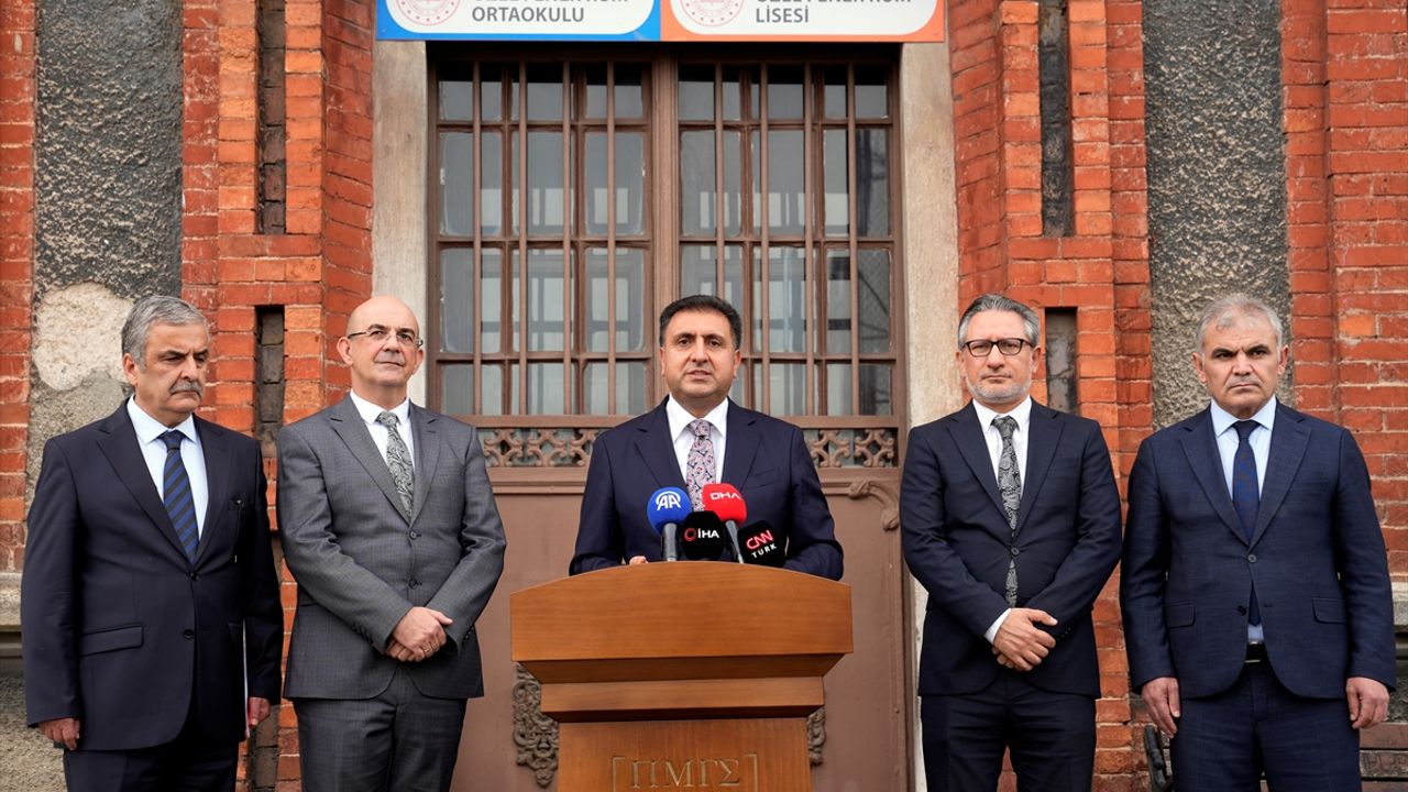 İstanbul Milli Eğitim Müdürü Yentür, Fener Rum Ortaokulu ve Lisesi'ni ziyaret etti: