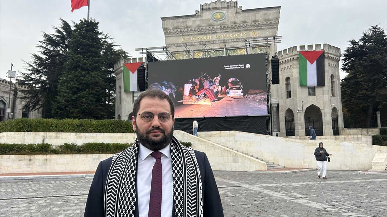 İstanbul Üniversitesi, kurduğu dev ekranla Gazze'nin sesini Beyazıt'tan duyurdu