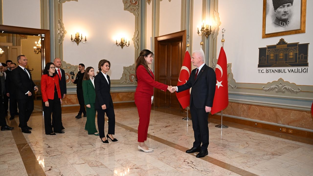 İstanbul Valisi Gül, Cumhuriyet'in 102. yıl dönümünde tebrikleri kabul etti