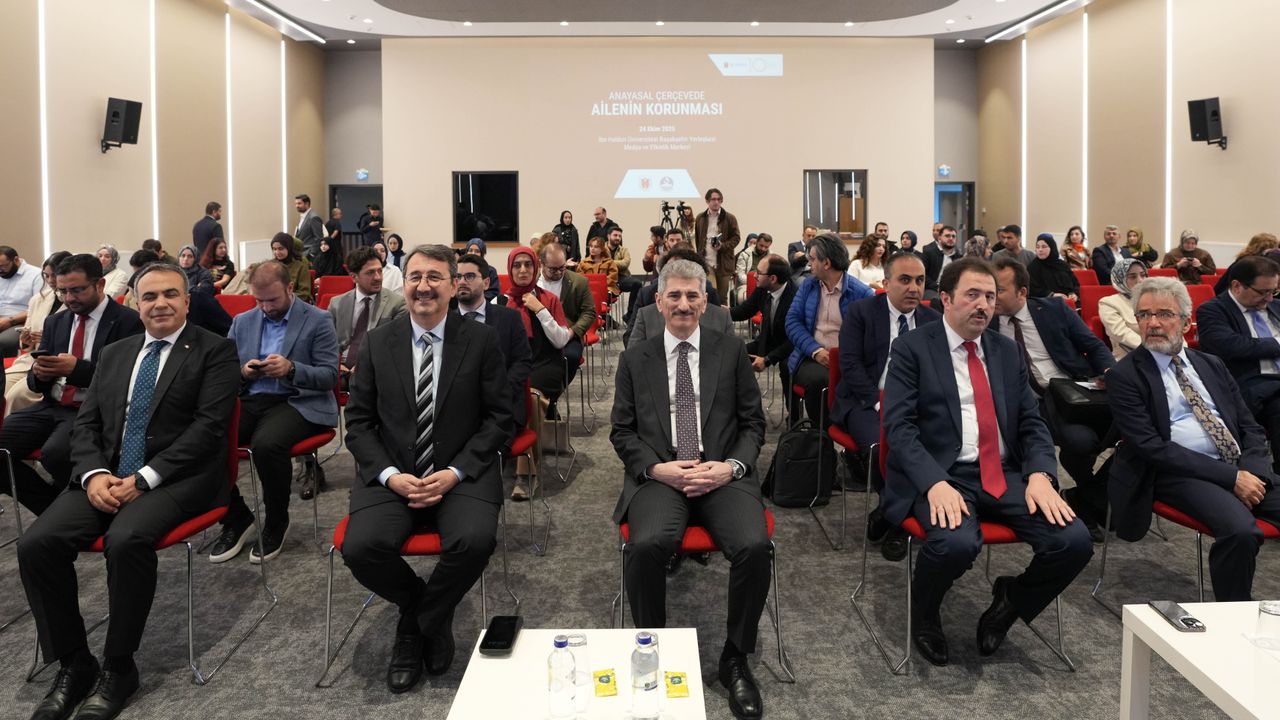 İstanbul'da 'Anayasal Çerçevede Ailenin Korunması' programı düzenlendi