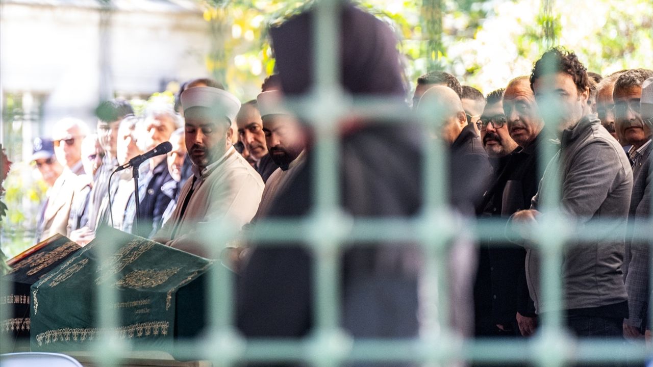 İstanbul'da silahlı saldırıda hayatını kaybeden avukat Öktem'in cenazesi toprağa verildi