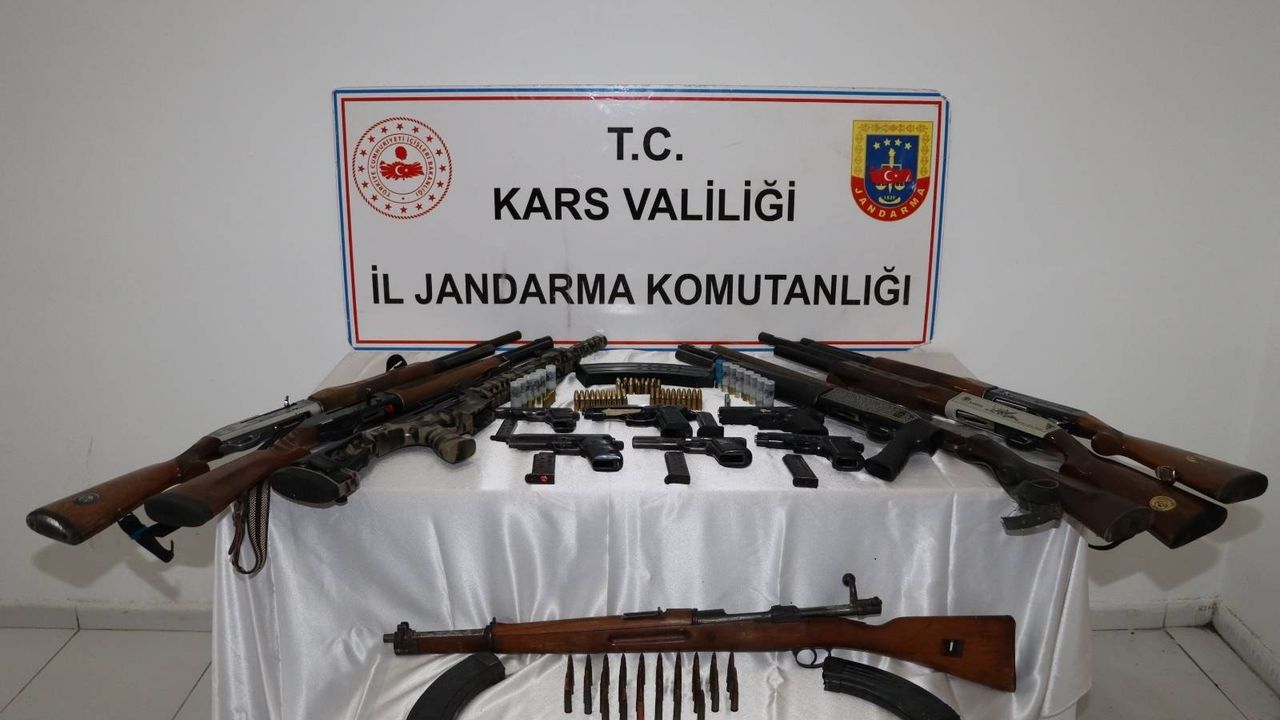 Kars'ta ruhsatsız silahla mücadele operasyonunda 11 şüpheli yakalandı